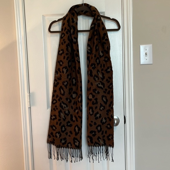 Scoop Leopard Fringe Scarf - Picture 1 of 5